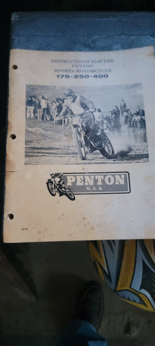 marioncofarmer's tweet image. So this weekend I bought an absolute unicorn of a vintage dirt bike. #penton #mint400 this thing has been an urban legend in my parts for years sitting in a basement since the early 80s.Well some fresh fuel,a carb cleaning she fired up.This Austrian bitch is stout too.