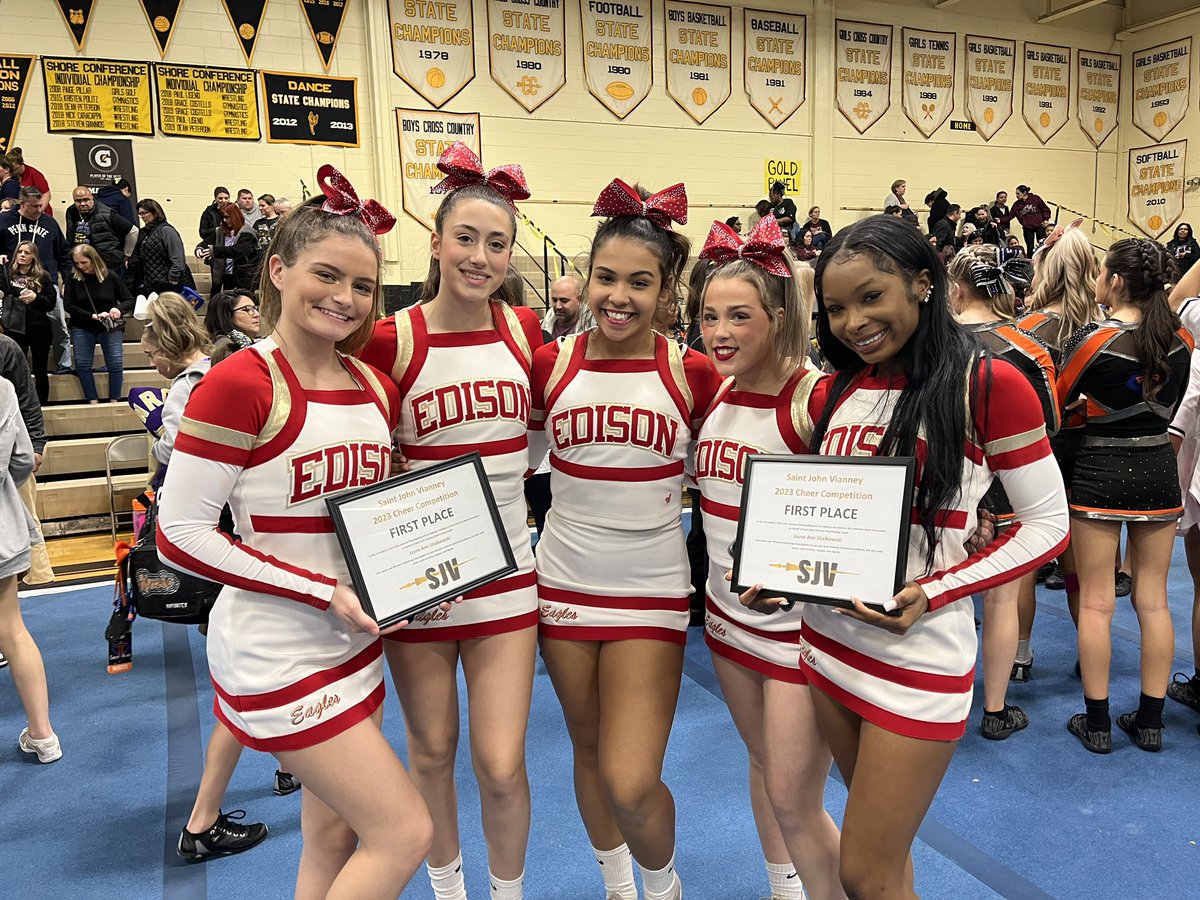 CoachGregoire's tweet image. F I V E • P E R F O R M A N C E S 
✌🏻 T E A M S 
FIVE • ☝🏻 PLACE • TROPHIES 
A great weekend to be an EAGLE! Congratulations Varsity and JV on an amazing two days! #roadtostates #crushingit @Edison_HS @EHSSouthside @msyocumEHS