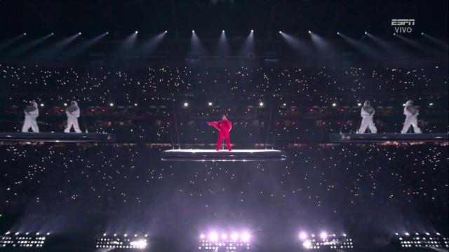 webnotitarde's tweet photo. 'Work it girl' #Rihanna en el medio tiempo del #SuperBowl https://t.co/2Bf6yd7uvG