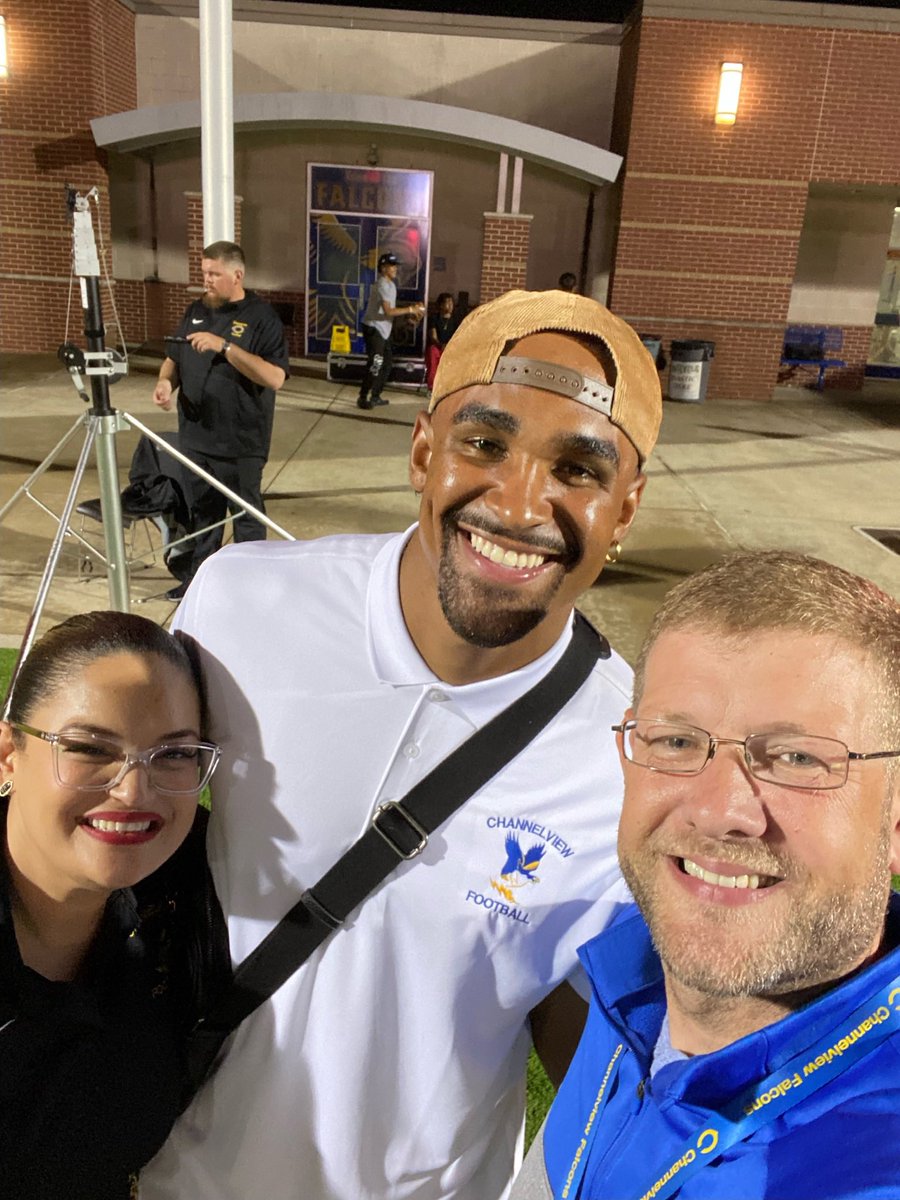 benitezclb's tweet photo. #FlyEaglesFly 
#ChannelviewProud
#itsachannelviewthing https://t.co/svMDKQzcSq