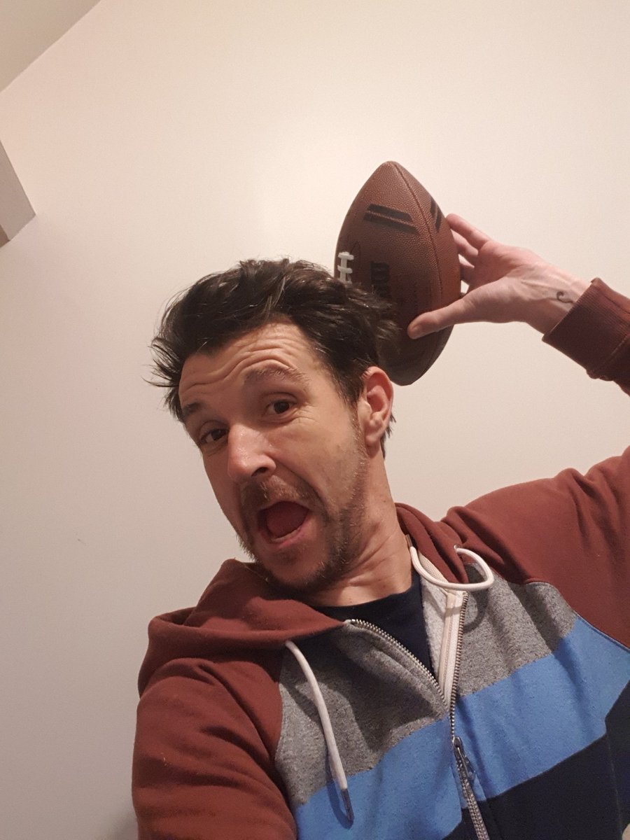 CedricF07's tweet photo. Je peux remplacer Mahomes au cas où!!!! 😆😁😆🏈👍 #lequipeNFL https://t.co/8hiiIsRXcp