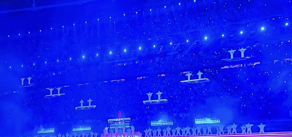 Why Rhianna on final destination? #SuperBowlLVII  #HalftimeShow