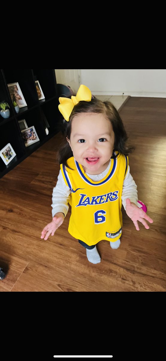 RicardoOntiver2's tweet photo. Our lil hooper 💛💜 @madelyntaylor97 https://t.co/gqfNnR1WFo