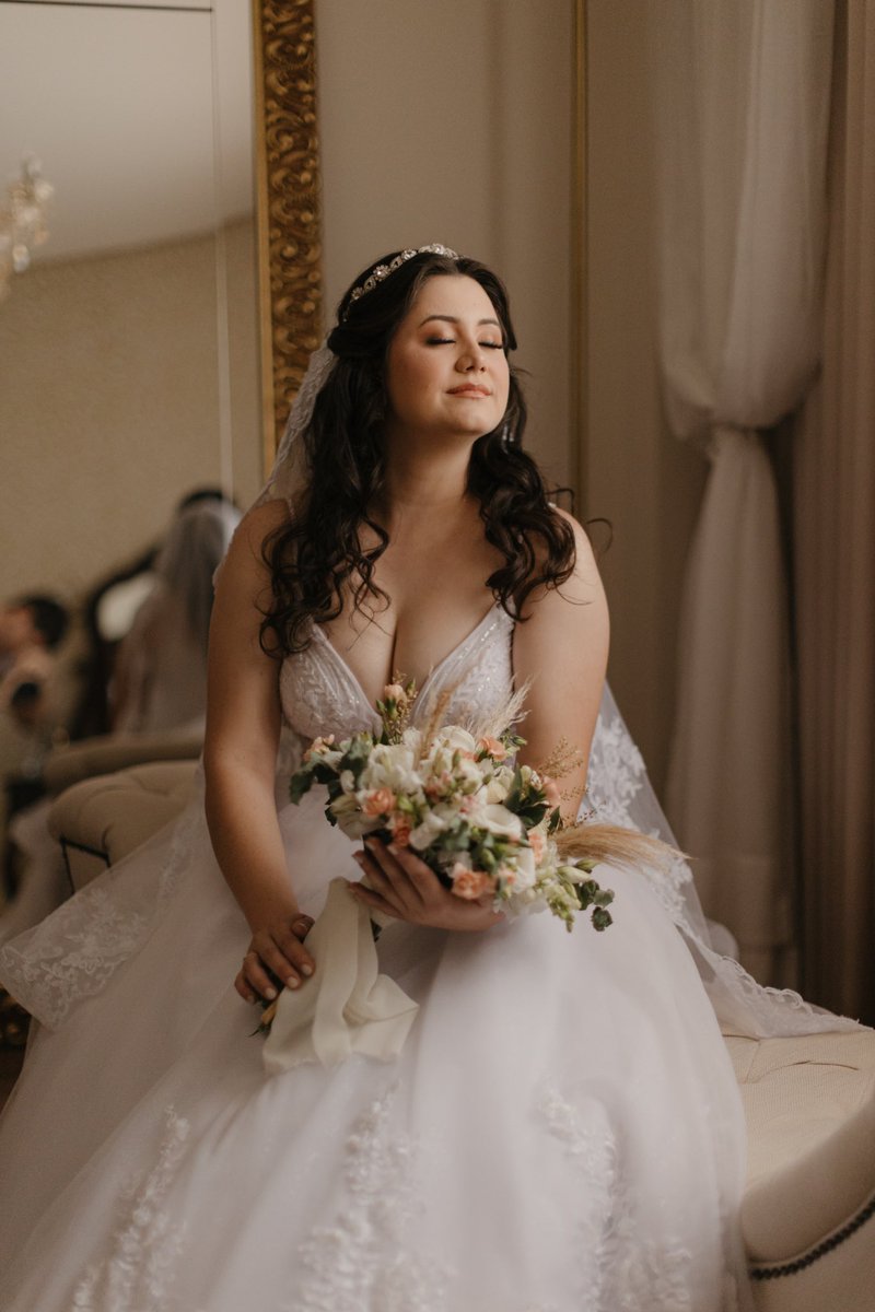 MazaroGi's tweet photo. Só pra deixar registrado o quão linda eu fiquei vestida de princesa !
Opa, de noiva* https://t.co/fiC4PgrDmZ