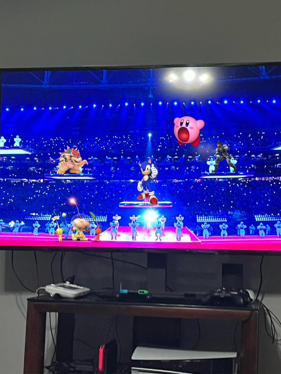 A_FOTI19's tweet photo. Great Halftime show #SuperBowl https://t.co/nrEidWxOCk