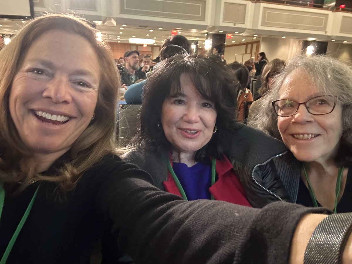 How nice to be able to introduce two of my writing friends Diana Sussman and @GinaBeaumont1  at #SCBWINY23 in-person winter conference! @nescbwi meets @SCBWIWstchstr #writerslift  #writersoftwitter