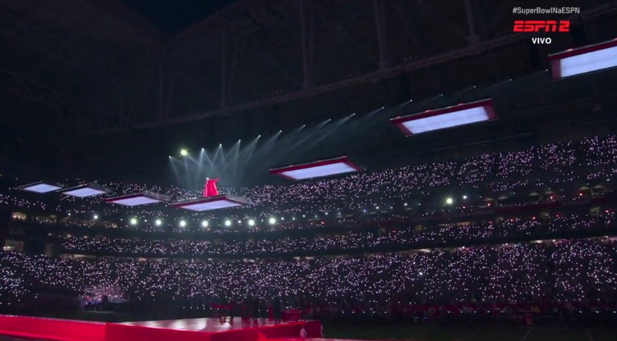 HugoGloss's tweet photo. O QUE FOI ESSA CENA? O QUE FOI ESSE FINAL?! #Rihanna #SuperBowl #FentyBowl https://t.co/kFhLOBTNDS