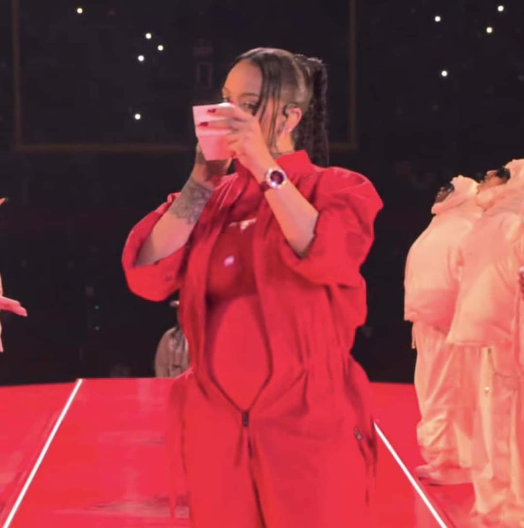 mrsbalmacedap's tweet photo. amé que se haya hecho realidad el meme de Riri con su marca Fenty JAJAJAJA, DIOSAAAAA 💗 https://t.co/mLrI0s9c0r