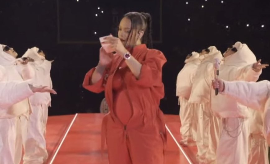 Rihanna took time to promote Fenty Beauty during her #SuperBowl halftime show.