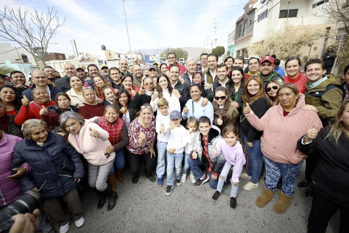 PRICoahuila's tweet photo. *Apoya más de medio millón de coahuilenses a Manolo en su cierre de precampaña*

Estos resultados derivan del gran trabajo en unidad del Revolucionario Institucional; el buen gobierno de Miguel Riquelme que mantiene a Coahuila con grandes estándares de seguridad y desarrollo. https://t.co/YLx6Lm0KcR