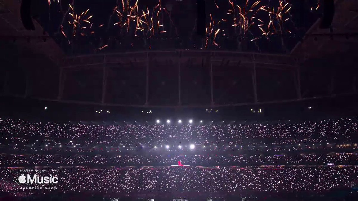 Rank Rihanna's performance from 1-10 ⬇️