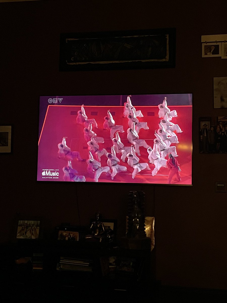 poon_17's tweet photo. #NFLhalftime show or Klan meeting? https://t.co/QlBpmeHznq