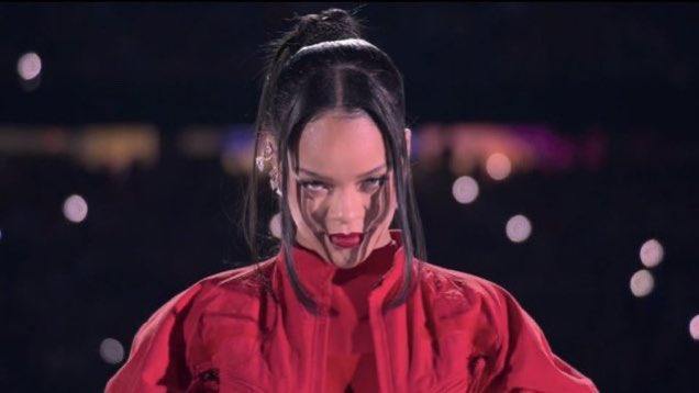 okputuJ_Agba's tweet photo. Rihanna’s super bowl performance is pure 🔥 🔥 🔥 🔥 🔥 

Superstar is performance, Perfection 💯 💯 💯 https://t.co/gdAoyhmjad