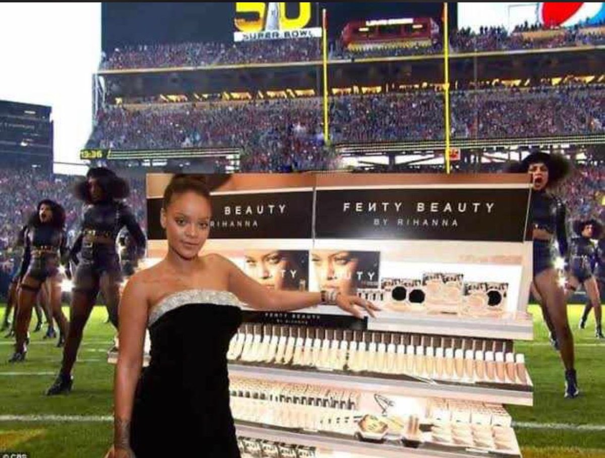 rafauccman's tweet photo. a rihanna no meio da apresentação https://t.co/YMNMC7POuP