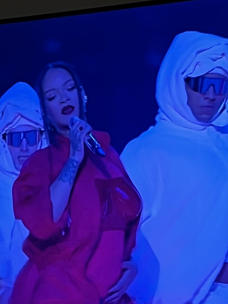 AvQueenBenet's tweet photo. THAT was worth it! #Rihanna #GoOnTour https://t.co/FTAPCf5Tzr