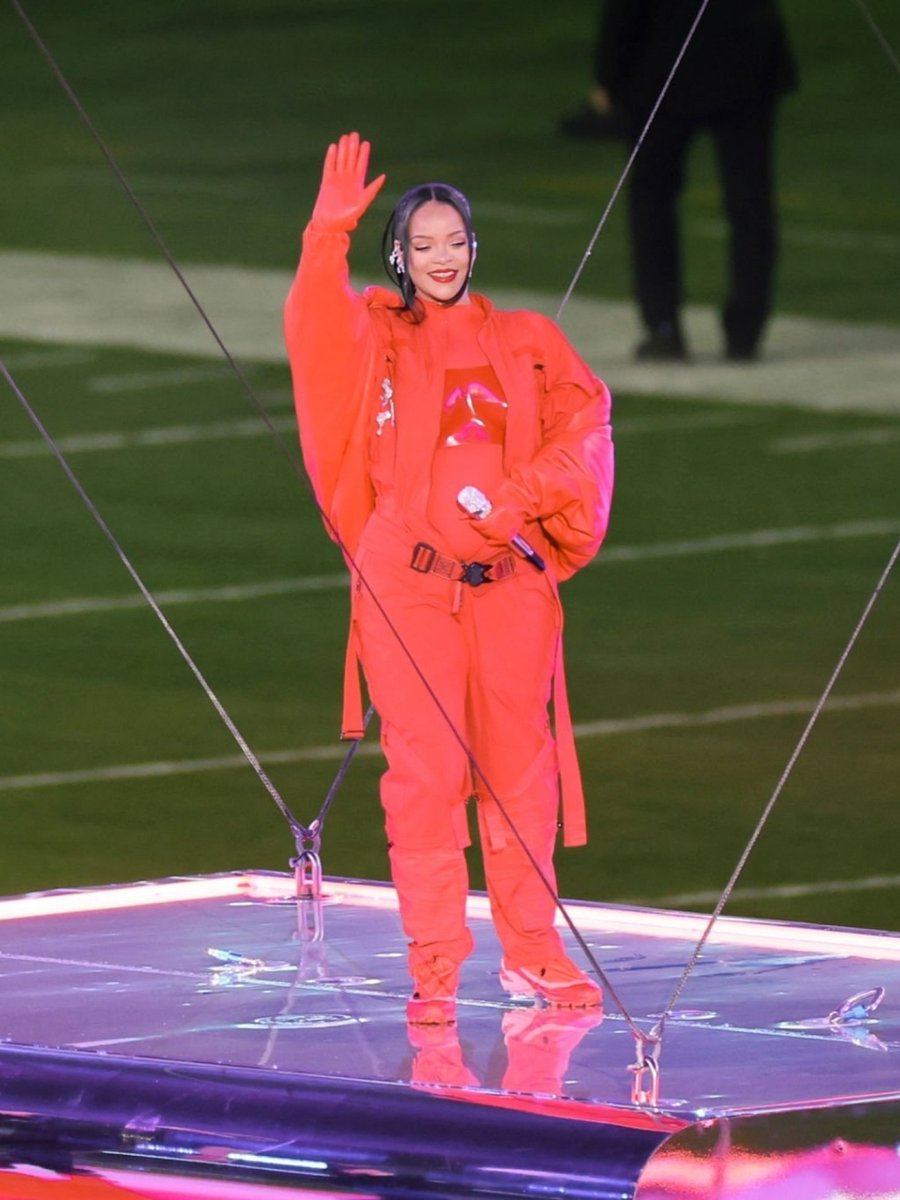 SomosAnalistas_'s tweet photo. ¡INCREÍBLE! ❌😴

Cuando no parecía posible hacer un medio tiempo más aburrido que el de The Weeknd, apareció Rihanna 

Los medios tiempos del superbowl cada vez son más malos https://t.co/8rjihjl7q5