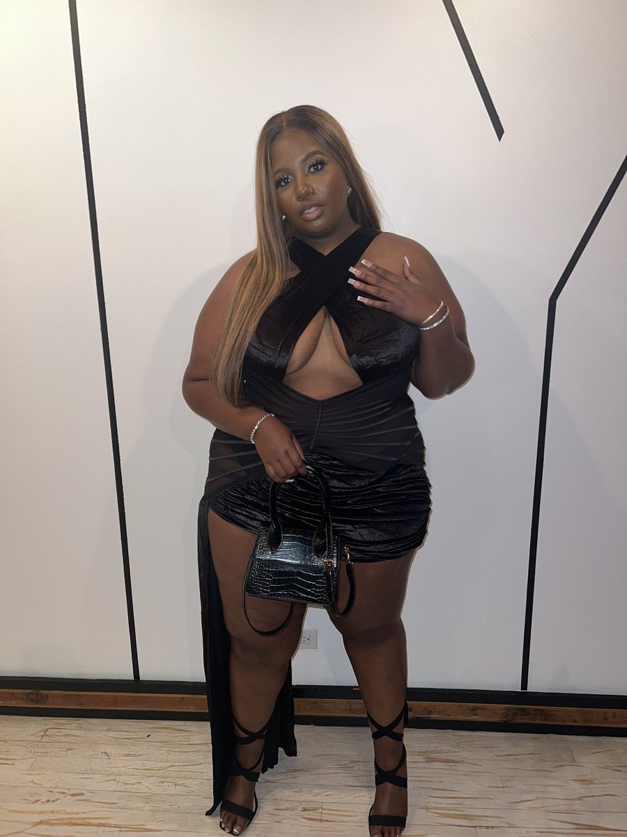 _aliyah___'s tweet photo. Overdosed On Confidence. 🖤
2️⃣5️⃣ 🥳🥳🥳🥳 https://t.co/INg1xF4eP4