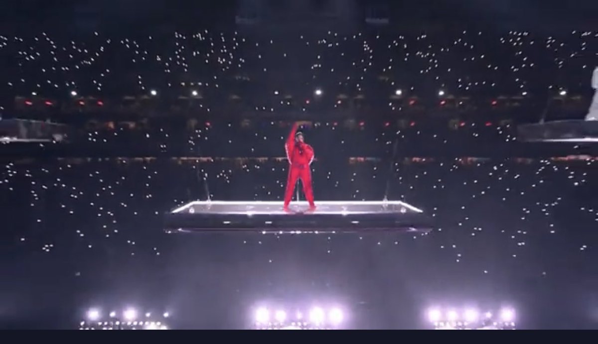 Melling73's tweet image. Rihanna rocked the @AppleMusic half time show ❤️