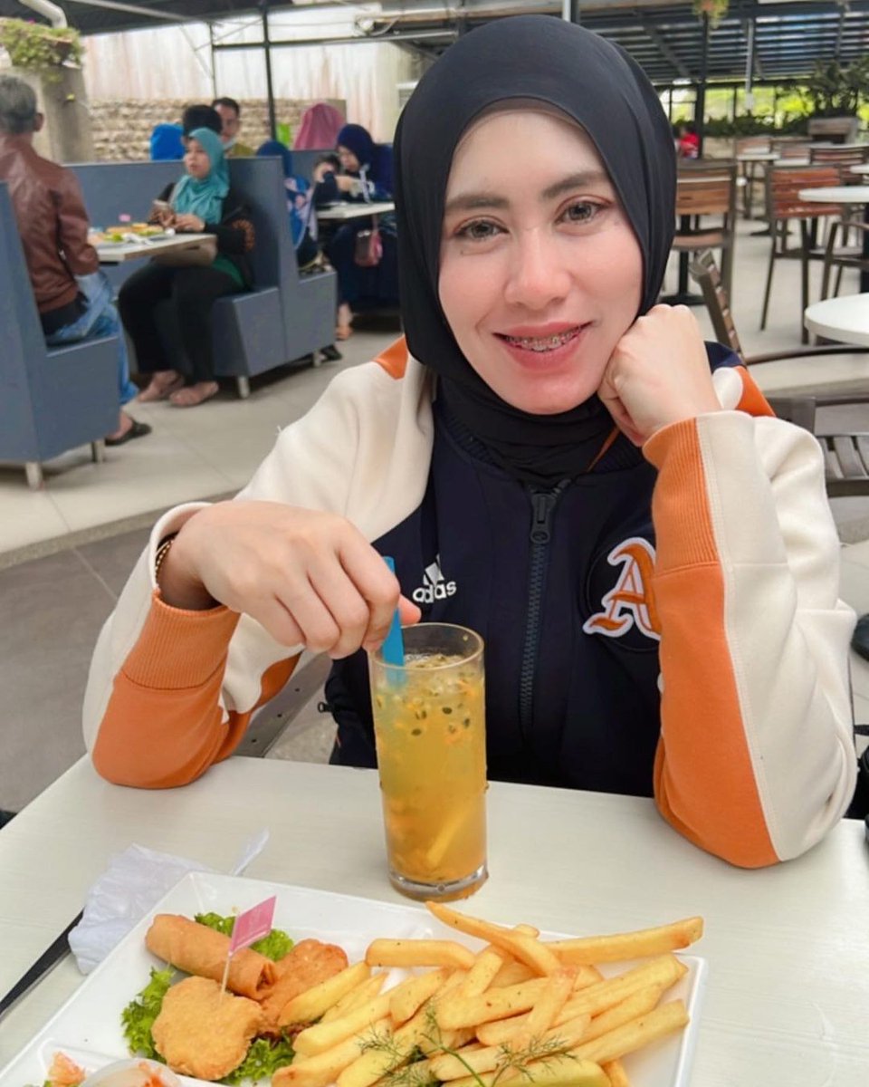 cleeoo880's tweet photo. Duniaku selalu terlihat baik2 saja☺️ https://t.co/R4XCeBQO84