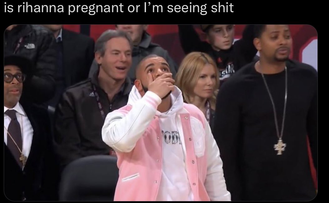 mikomokoz's tweet photo. #rihannapregnant #Rihanna  #SuperBowl https://t.co/uesGi4DB6H