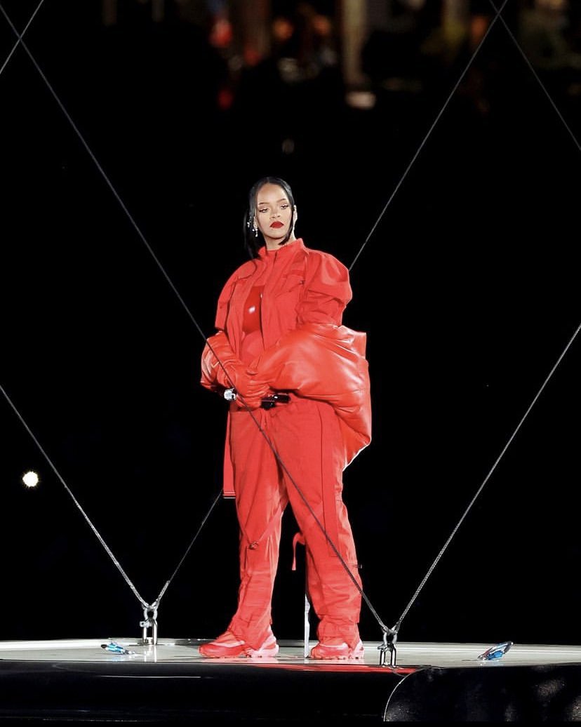 BadestMelanin's tweet photo. #FentyBowl 🌹 https://t.co/vC14e0eoLA