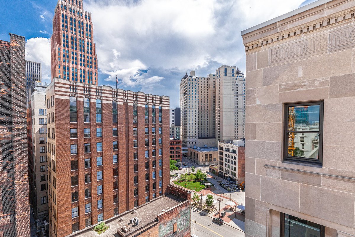 Ready to move Downtown Detroit? Check out the Lofts of Merchants Row!

#downtowndetroit
#liveapartmentstyle
#luxuryapartments
#Detroit 
#livedetroit