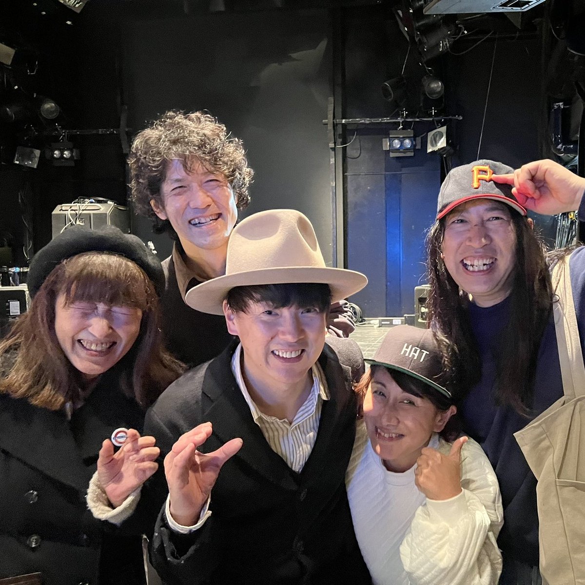 Mayumi3bi's tweet photo. タイちゃん、昨晩プレカッコよかった〜🥰1曲目からグッと来たし新曲も良かったし、MCも面白かった😆短冊CDの収録曲Maybe Tomorrowも歌ってくれて嬉しかった!ほんと名曲✨
3BIもカジくん作詞の曲Felicity Fallが一緒に収録されて嬉しいです✨
短冊CD《BLUE TENTION》は2/21発売です!
#pp10th https://t.co/kmX53Tn8Ot