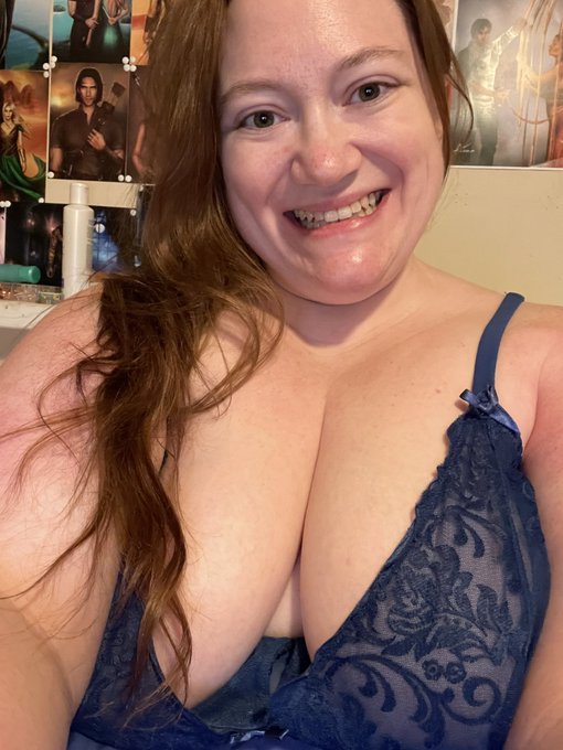 I&rsquo;m live now on chaturbate! Cum join the fun!   https://t.co/C7fIT6LcGp https://t.co/O2RKoLJn8B