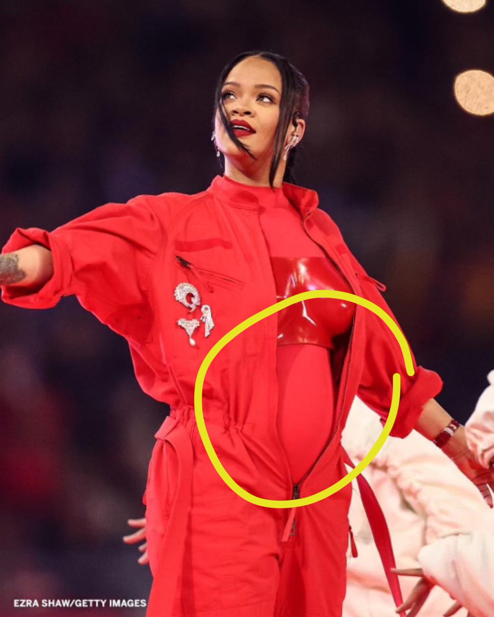 Millennial_2K's tweet photo. They don’t call him A$AP for nothing…bruh ain’t wasting no time #Rihanna #SuperBowl2023 https://t.co/oL5RVsSY45