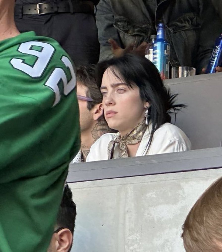 An accurate vibe of me watching Rhi Rhi alone in a hotel bar in Miami (filled with people who could care less about Halftime). #HalftimeShow #Rhianna #SuperBowl