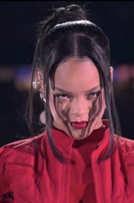 chey_an's tweet photo. RIHANNA A PISCES https://t.co/qvkue90AmQ