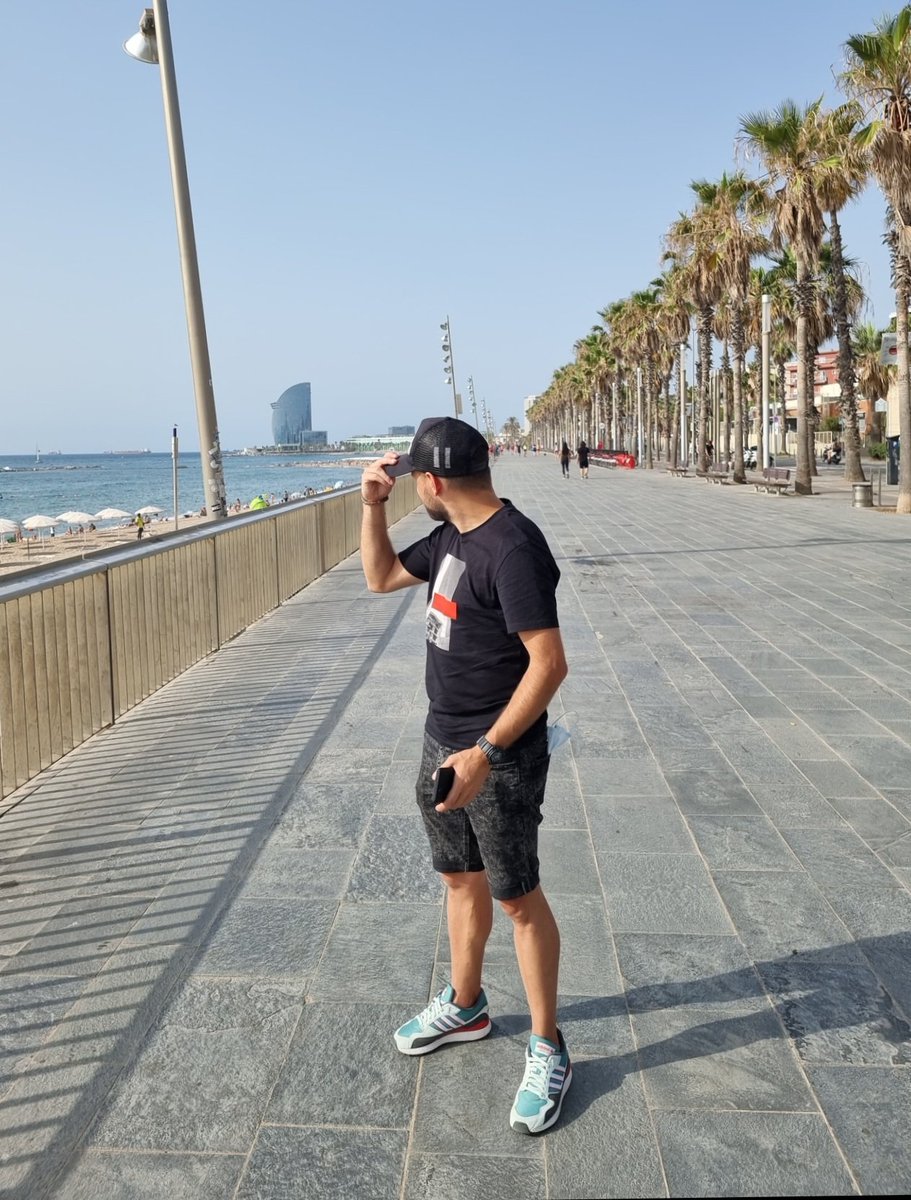 spaceboy6969's tweet photo. Hello world! 👋🌍🏖 https://t.co/HDadTI27qk