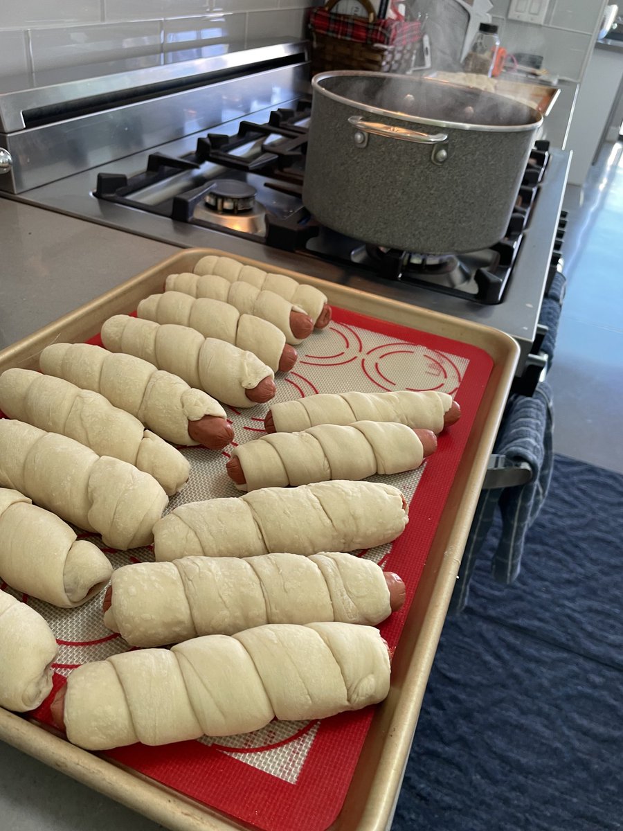 adkinsey's tweet photo. Important work being done by ⁦@AyeTeeKinz⁩ in preparation for the #PuppyBowl. #BagelDogs #Tradition https://t.co/QCexbsLOd7