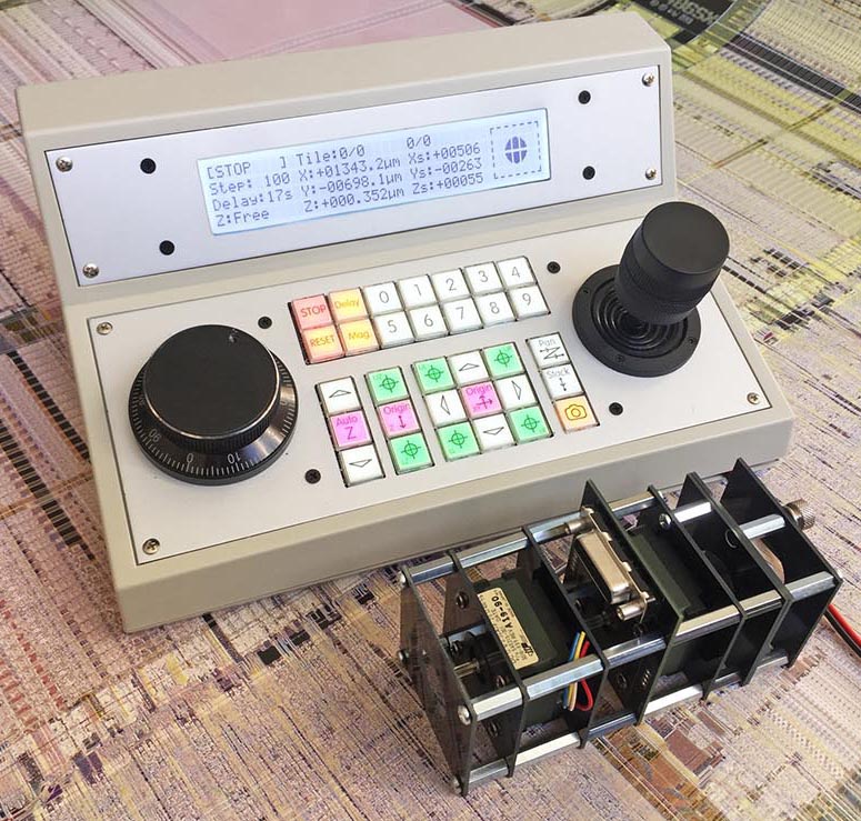 Automated stepper for die photography, a thread:

As some of you were curious learning more about my automated microscopy setup, here is a summary of my solution and what I have learned from building it. I will also link to other microscopists working on automated setup (1/15)