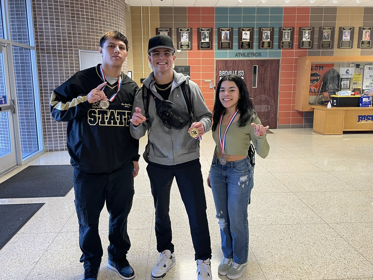 WrestlingrRams's tweet photo. 1-6A Regional Boys finish in 6th as a Team Girls 22nd as a Team with 4 qualifying for State @MontwoodHS @915Wrestling @WrestlingTexas 
Individual Placers
107 Vanessa Sanchez🥉
150 Gavin Ramos🥇
157 Matt Gunning 6th
165 Ismael Serrano 5th
215 JoseAngel Rosales🥈
Next stop STATE https://t.co/2YtBRomekc