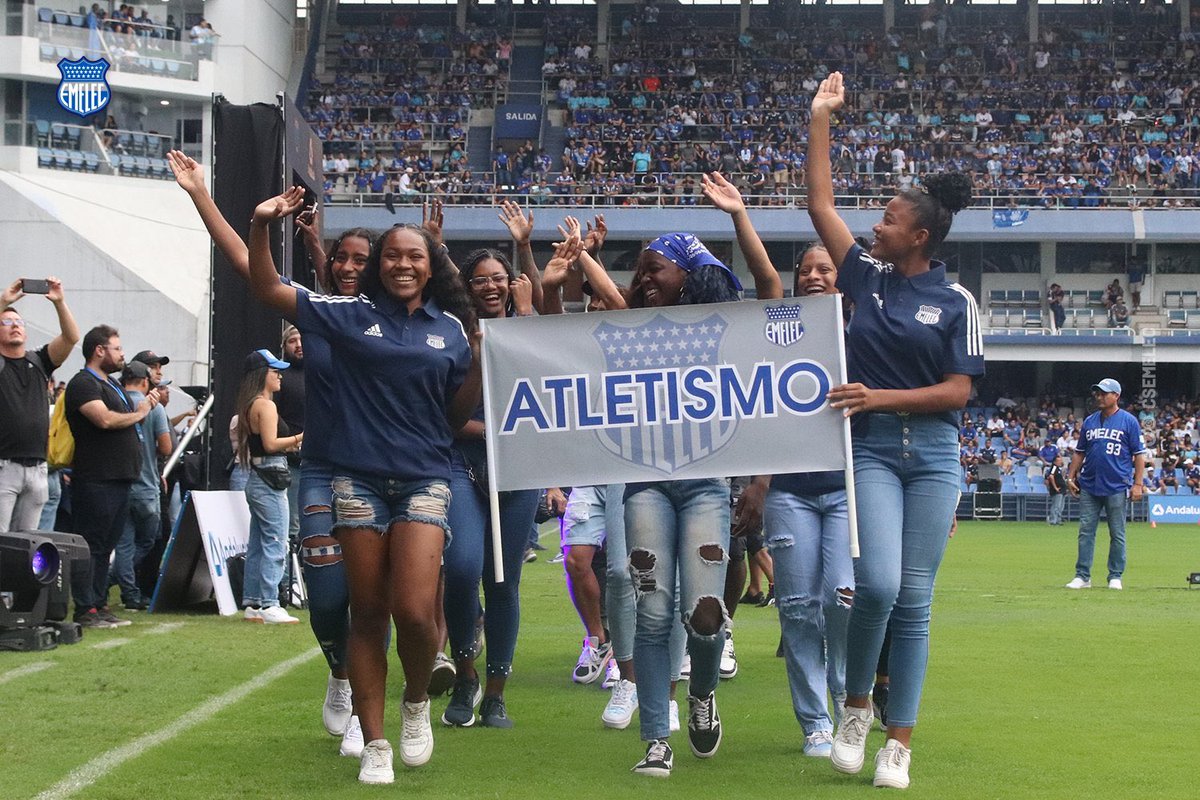 LaCalderaStore's tweet photo. Emelec realizó la presentación de otras disciplinas deportivas el día de ayer, como hinchada valoramos mucho el esfuerzo de la directiva por mantener vivo el espíritu deportivo histórico, que siempre tuvo nuestro club. #explosionazul2023 https://t.co/Dk0L7Gub1L