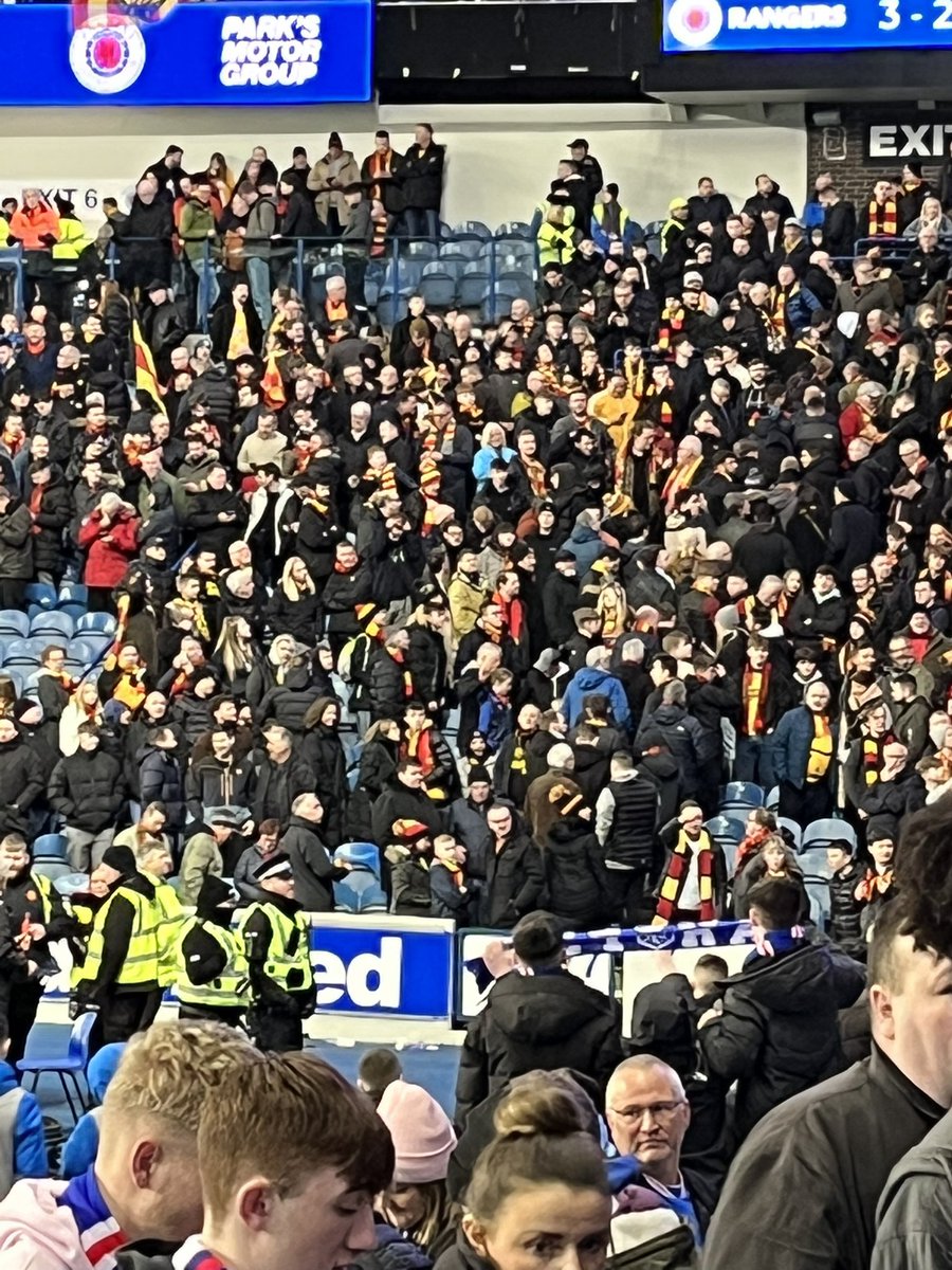 lesselmiddler's tweet photo. Well, it wasn’t to be eh. Lovely of someone to get a photo of me with my fellow jags. Honestly, some of that play reminded me of my time with Thistle when I was up and doon that line! Disappointing to hear about Ian McCall but if your looking for a man @PartickThistle, I’m here! https://t.co/NkaIVtYFYR