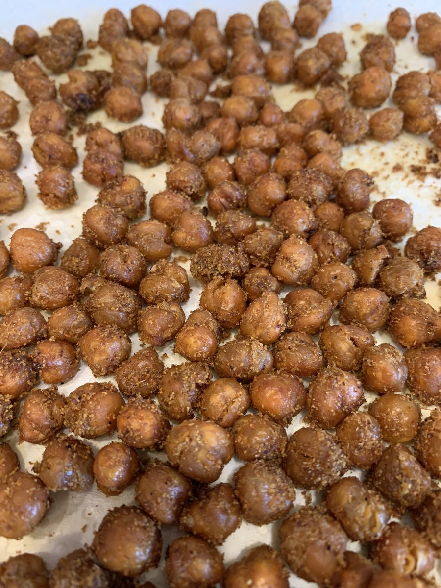 NatronJones's tweet photo. Made some chickpea snacks for today.
Generally just mix up rinsed and drained 15oz can chickpeas (garbanzo beans) with cumin, chili powder, garlic powder, salt and pepper, and olive oil, bake at 350 on cookie sheet for 45 min.
#supersnacks https://t.co/7MS1ELb5JC