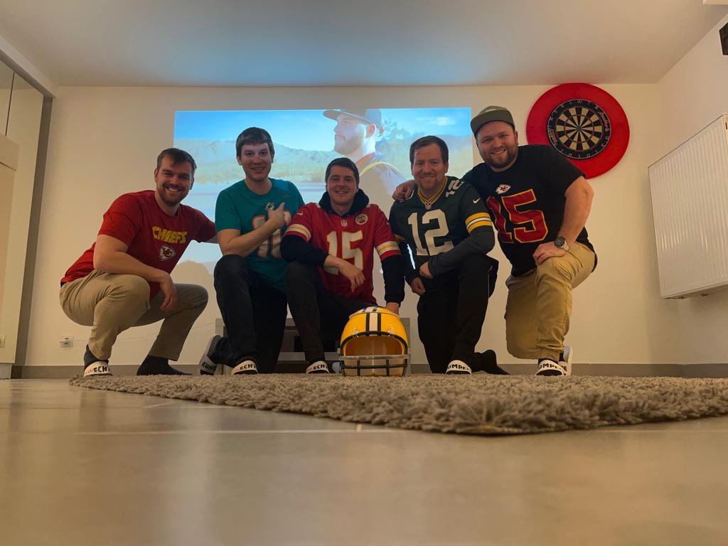 Giesenhagen's tweet photo. Team Rihanna! #ransb57 @Icke41 https://t.co/PLvcTNhgUF