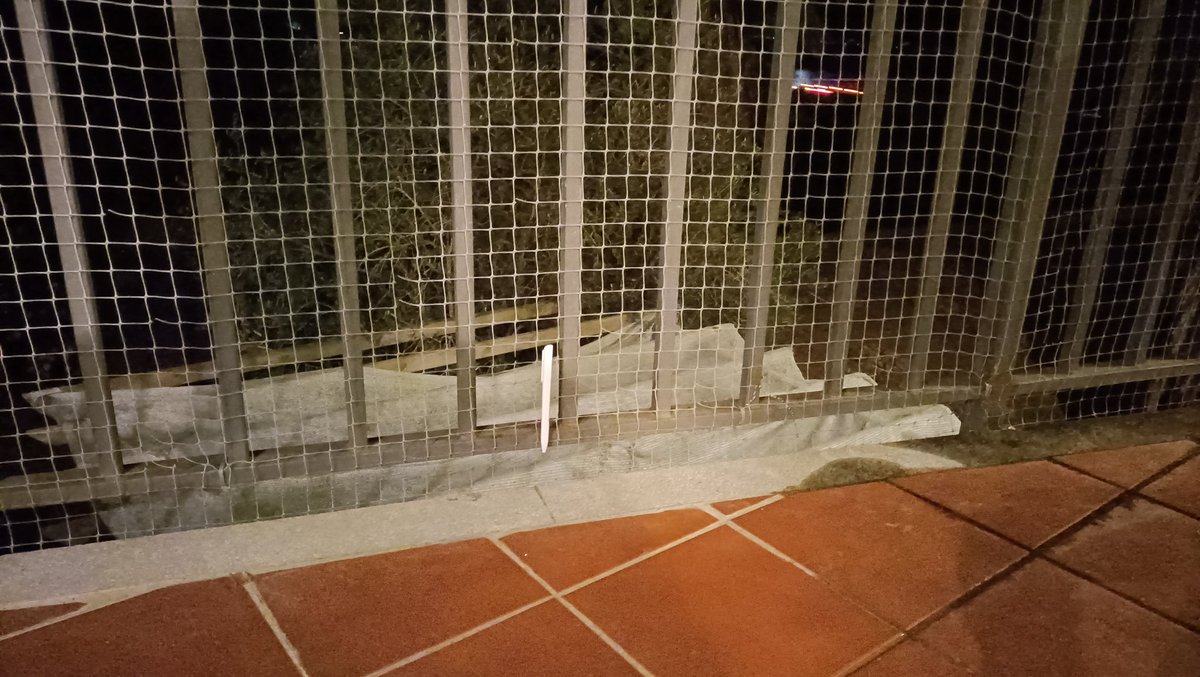 isaactv's tweet photo. Bones @mossos! Aquest matí ens hem adonat que teníem un bolígraf a la nostra terrassa. Qui ho ha posat ha estat entre divendres/dissabte.. Teniu constància d'aquestes marques? #larieradegaia https://t.co/NmbwAmKlmI