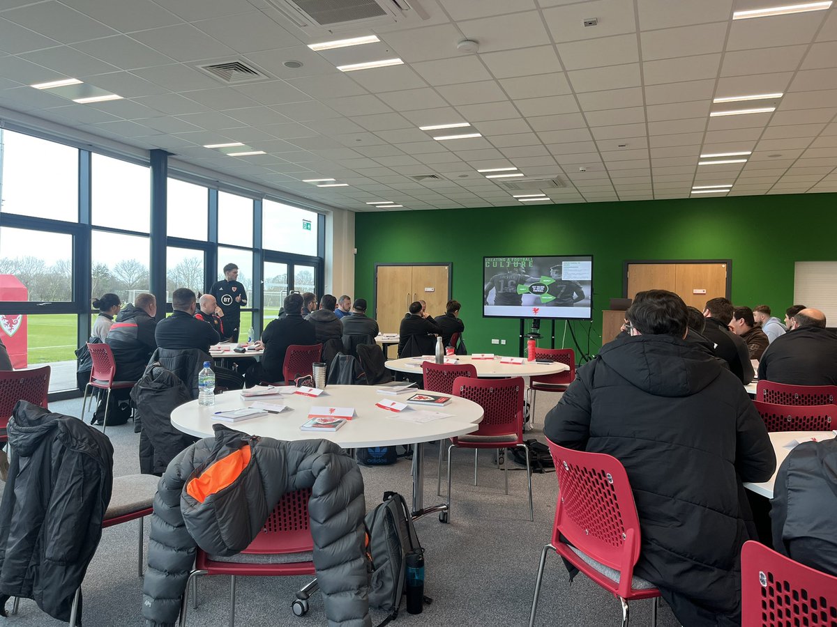 josh_mill's tweet photo. Great start to the first 2023 @FAWCoachEd ‘C’ Cert at colliers park. Real good group of candidates supported by a brilliant group of staff. 🏴󠁧󠁢󠁷󠁬󠁳󠁿⚽️ https://t.co/YfDuzLG2Qu