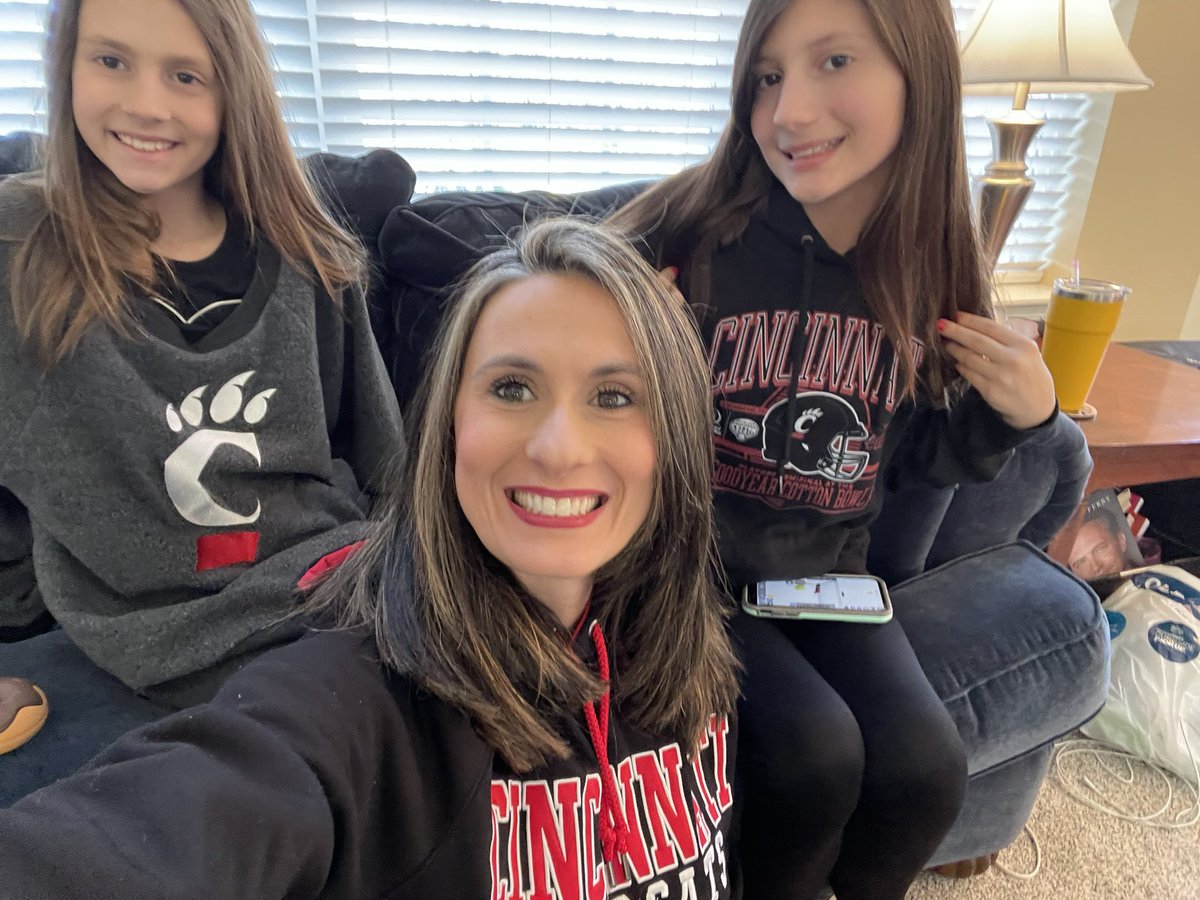 tmillerENG's tweet photo. We’re joining #mamaKelce in cheering for the #offense! Go @tkelce &amp; @JasonKelce #SuperBowl #ClevelandConnection #Cincinnati https://t.co/vWsShZ8poA