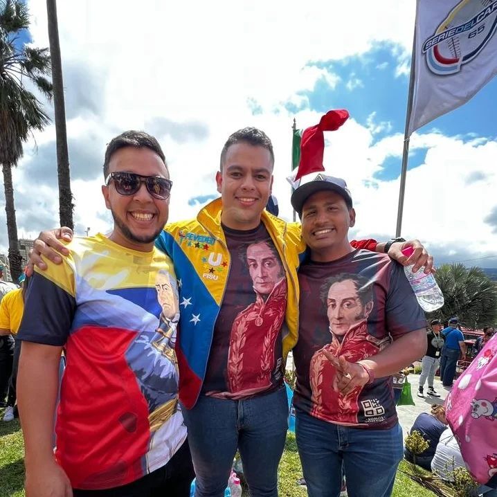 CarlosMaga27's tweet photo. No debes temer con soñar un poco más en grande, porque la consecuencia del tiempo es convertirte en un viejo , lleno de remordimientos, así que, no descartes la primera idea, por más pequeña que sea, materializala ya que en ella yace la semilla del desti… https://t.co/keRAg1XEIL https://t.co/nVgQga7PLc