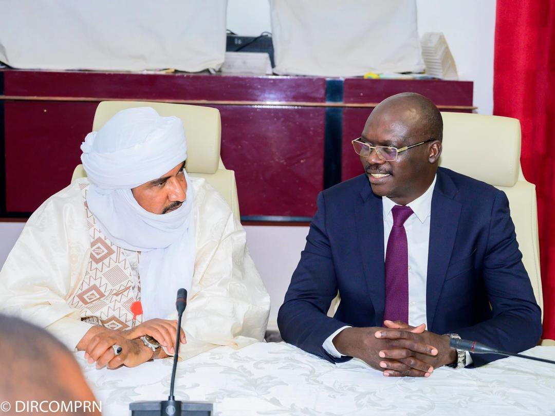 AttaherMossa's tweet photo. En marge de la réunion des ministres de la jeunesse des pays membres de la CENSAD, nous avons été reçu par le Pdt de la Rép du Niger, M. Mohamed Bazoum. Ns l’avons  informé de la validation du document sur le Programme Jeunesse #CENSAD par les Ministres.

https://t.co/3S0P2Vf0vF https://t.co/Ttmh5VHc8N