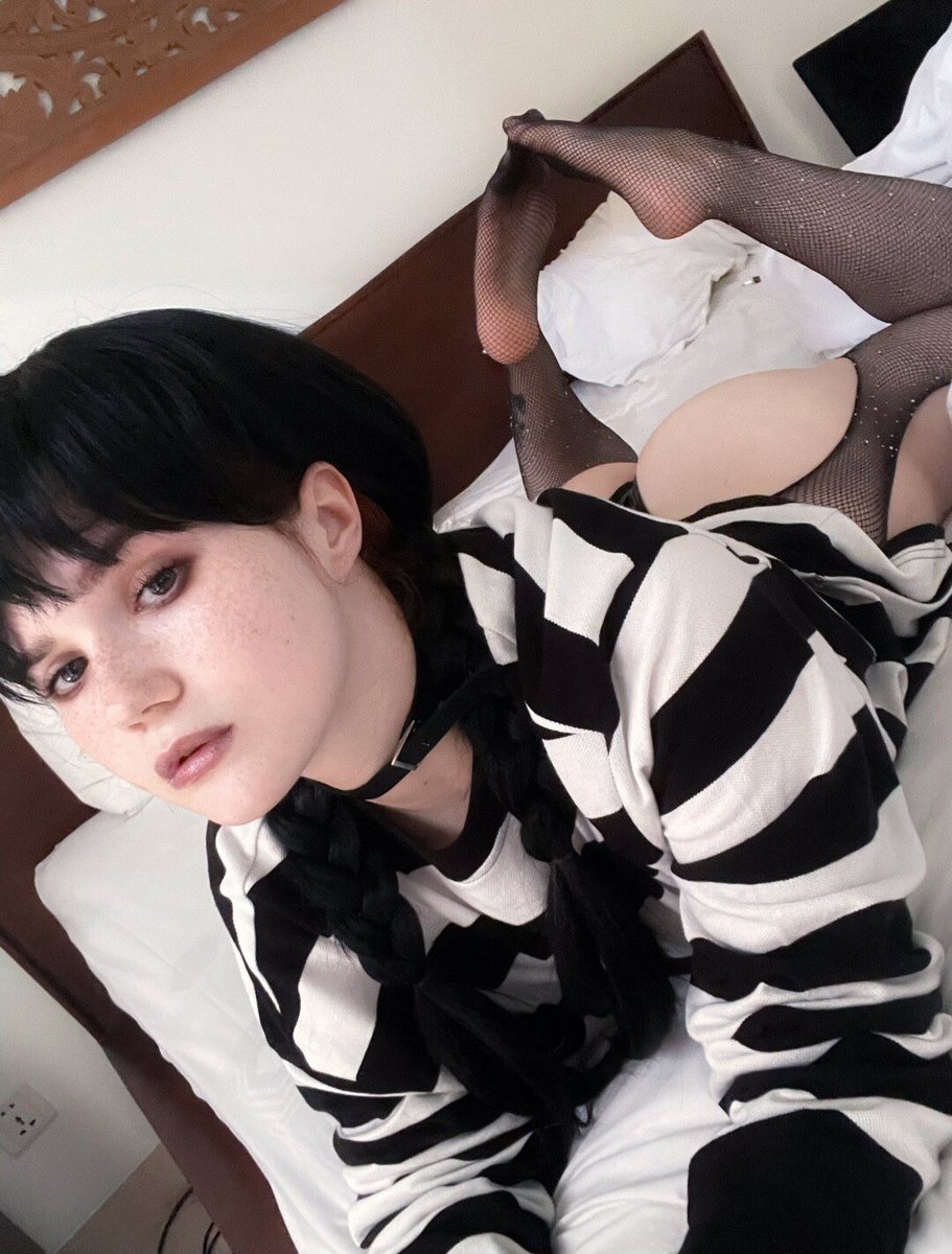 WednesdayLewd's tweet photo. "Can I help you? You insulate worm. What are you even doing close to my dorm room, let alone come inside." https://t.co/apmCUyry6i