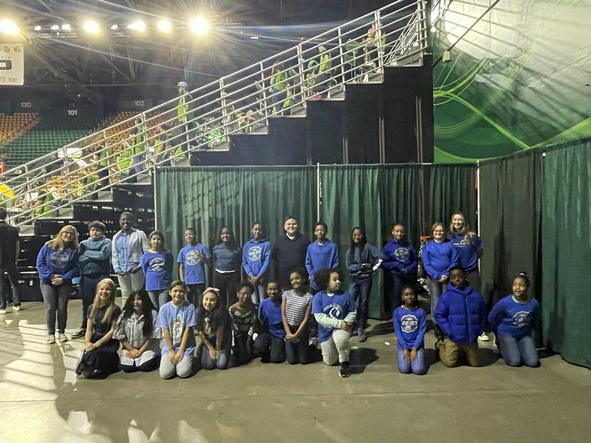 SWANSPrincipal's tweet photo. How did you spend your Sunday? @SwansCreekES Chorus sang the National Anthem today @GeorgeMasonU girls basketball game! Proud principal here!! @PWCSNews #dreambigswans #collegebound #bigtime #WeAreSWANS https://t.co/N52Qtsidhh