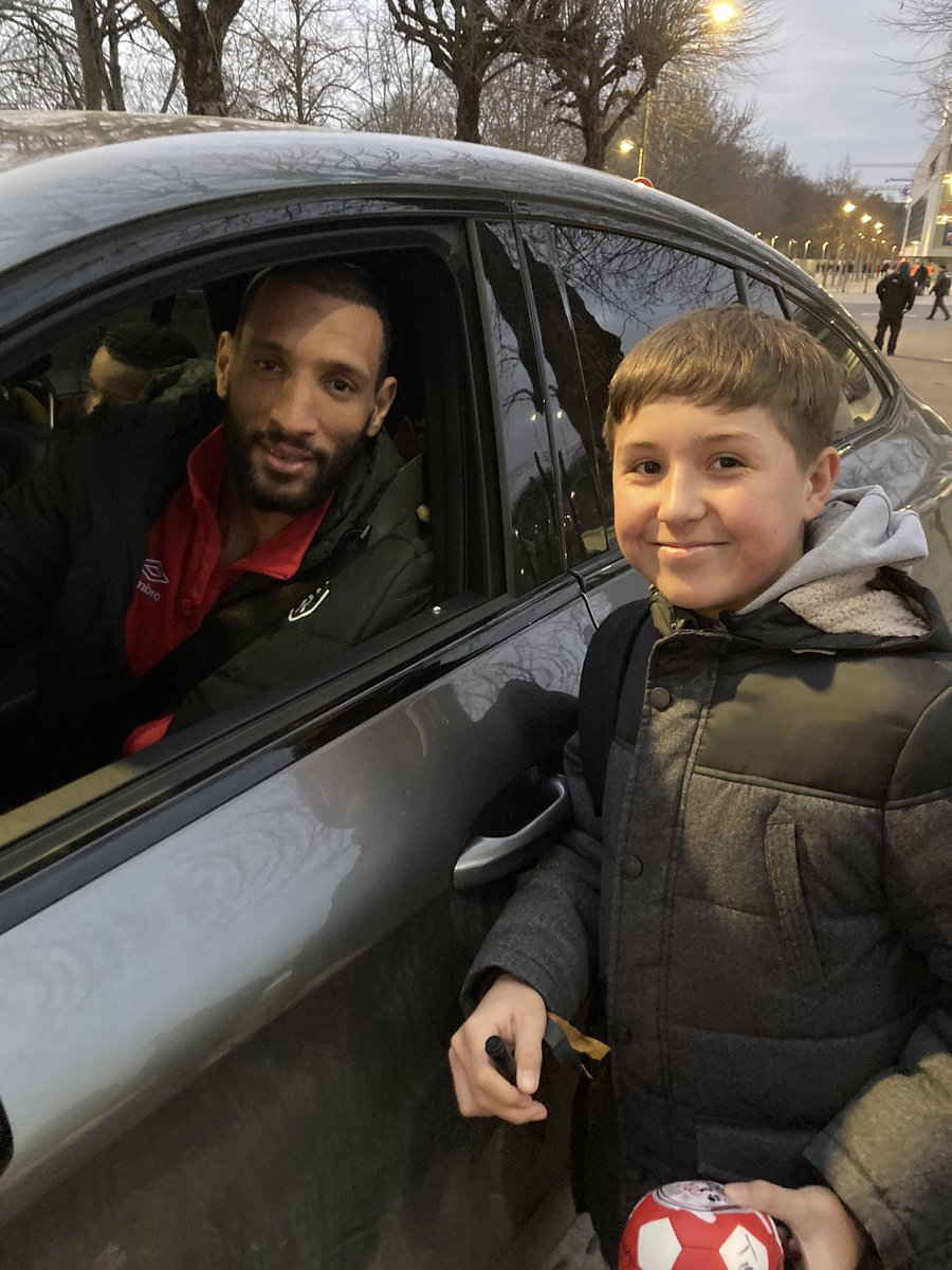 dr_mgeorge's tweet image. Dixième match à #Delaune et enfin notre première victoire en famille à domicile. Et quelle démonstration, 4-0 contre l’@estac_officiel. Bravo au @StadeDeReims et 1000 mercis à #WillStill, @Flips_Alexis, @yehvann et #YA5 d’avoir mis des étoiles dans les yeux de mon fils 🤩👏🙏🔴⚪️