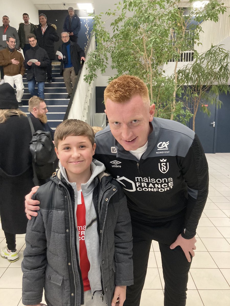 dr_mgeorge's tweet image. Dixième match à #Delaune et enfin notre première victoire en famille à domicile. Et quelle démonstration, 4-0 contre l’@estac_officiel. Bravo au @StadeDeReims et 1000 mercis à #WillStill, @Flips_Alexis, @yehvann et #YA5 d’avoir mis des étoiles dans les yeux de mon fils 🤩👏🙏🔴⚪️