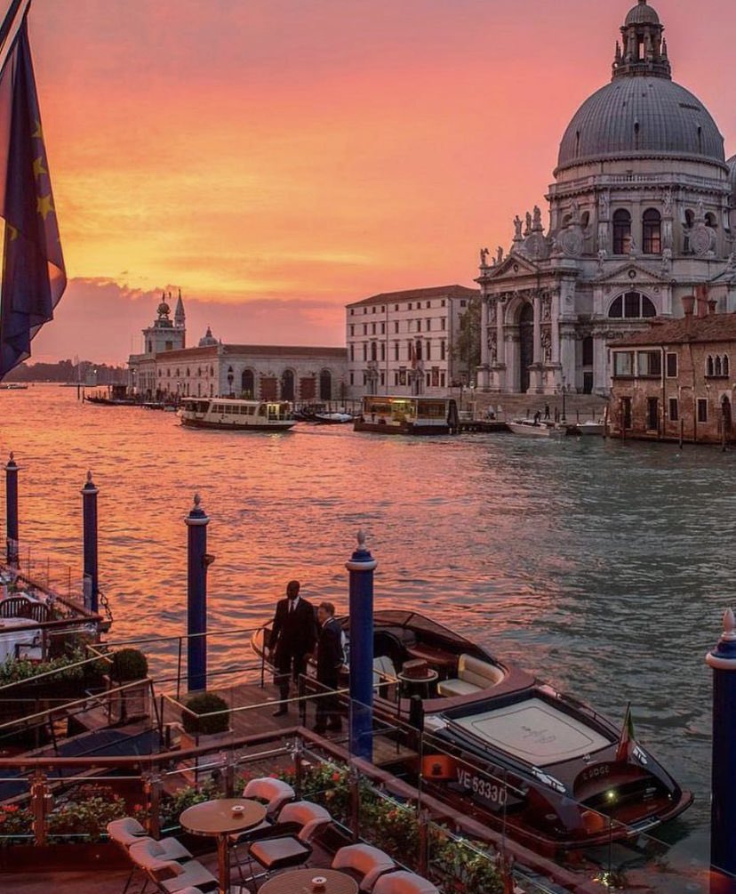 Archillct's tweet photo. Sunset in Venice https://t.co/9Re36vyLwv