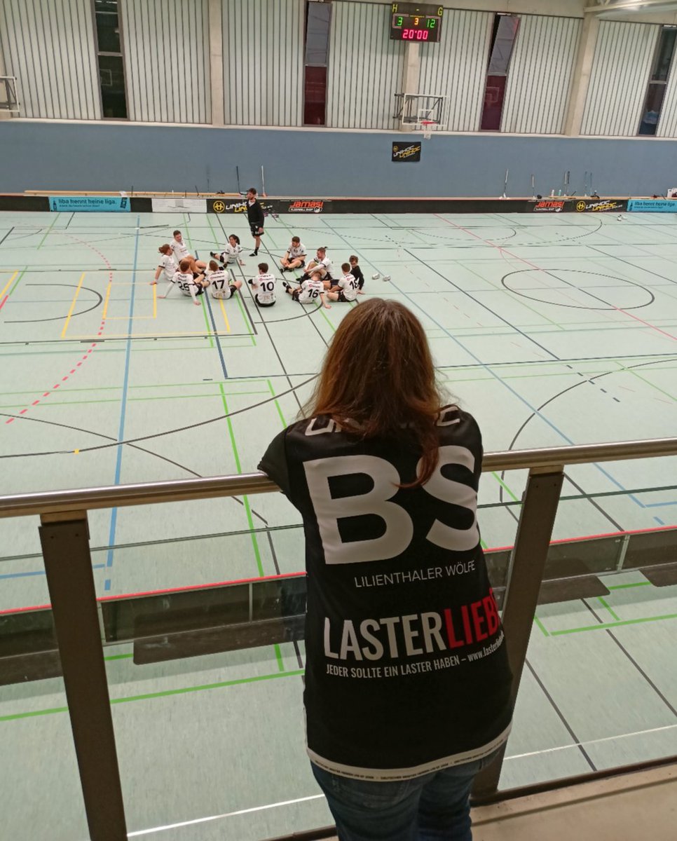lasterliebe's tweet photo. Wir dürfen euch stolz die neuen LASTERLIEBE Botschafter präsentieren, die die kommenden drei Jahre aktiv ein Zeichen setzen werden für alle LASTERLIEBENDEN. Danke dem TV Lilienthal, dass sie dieses Projekt unterstützen und zeitgleich sich so für alle Trucker da draußen einsetzen! https://t.co/LdmbfoCZlJ
